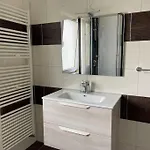 Duesseldorf Messe And Airport, 2-bedroom With Kitchen And Garden ドゥイスブルグ