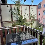 Duesseldorf Messe And Airport, 2-bedroom With Kitchen And Garden دوسبرغ