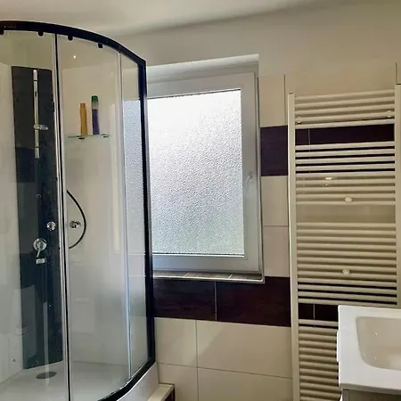 Duesseldorf Messe And Airport, 2-bedroom With Kitchen And Garden דירה