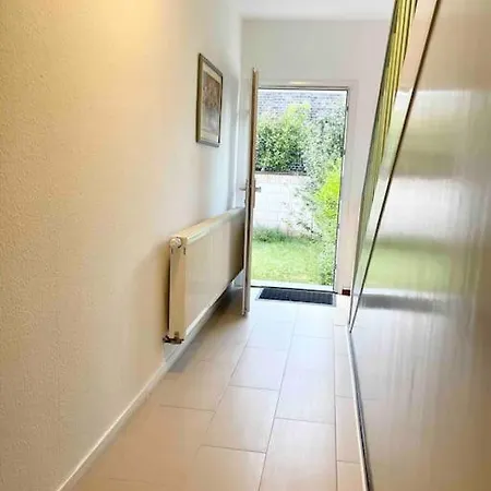 Duesseldorf Messe And Airport, 2-bedroom With Kitchen And Garden *
