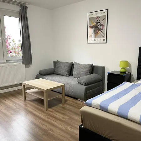 Duesseldorf Messe And Airport, 2-bedroom With Kitchen And Garden ドゥイスブルグ