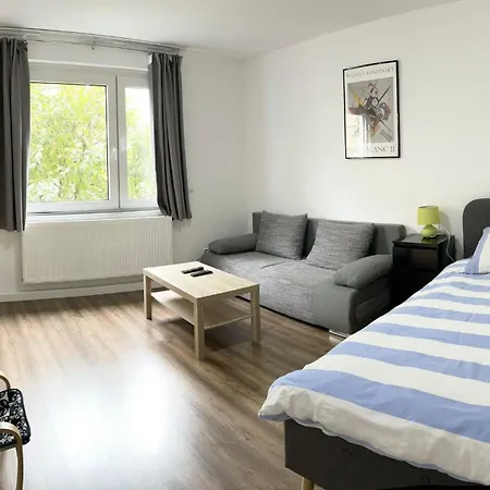 Duesseldorf Messe And Airport, 2-bedroom With Kitchen And Garden アパート