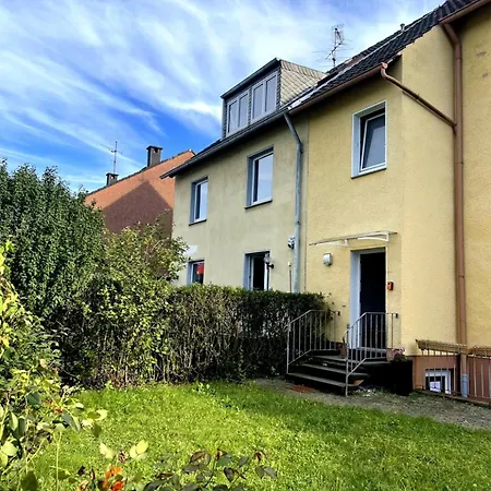 アパート Duesseldorf Messe And Airport, 2-bedroom With Kitchen And Garden ドゥイスブルグ