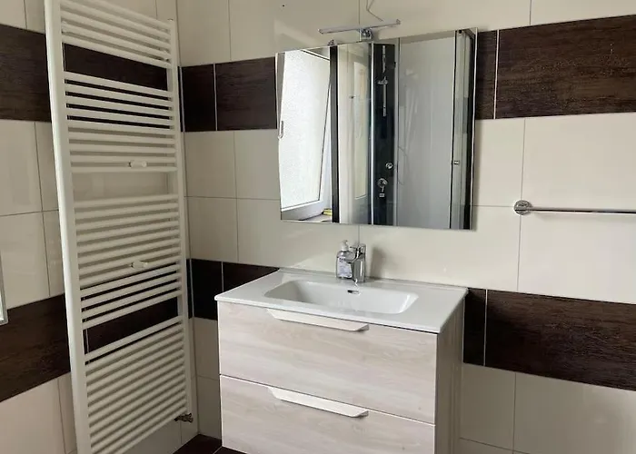 Duesseldorf Messe And Airport, 2-bedroom With Kitchen And Garden Duisburg