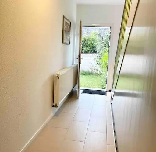Duesseldorf Messe And Airport, 2-bedroom With Kitchen And Garden *