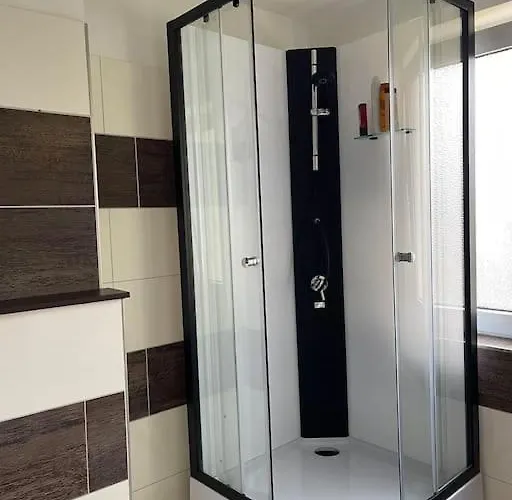 Duesseldorf Messe And Airport, 2-bedroom With Kitchen And Garden Lejlighed *